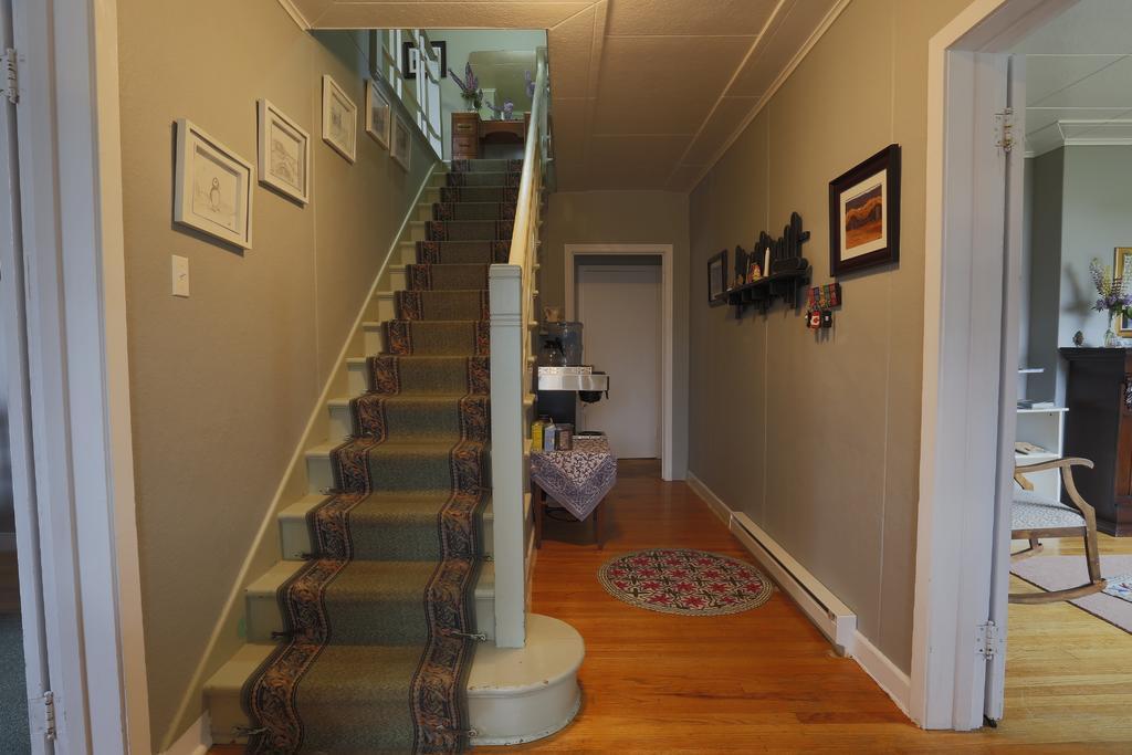 Meems Elliston B&B Exterior photo