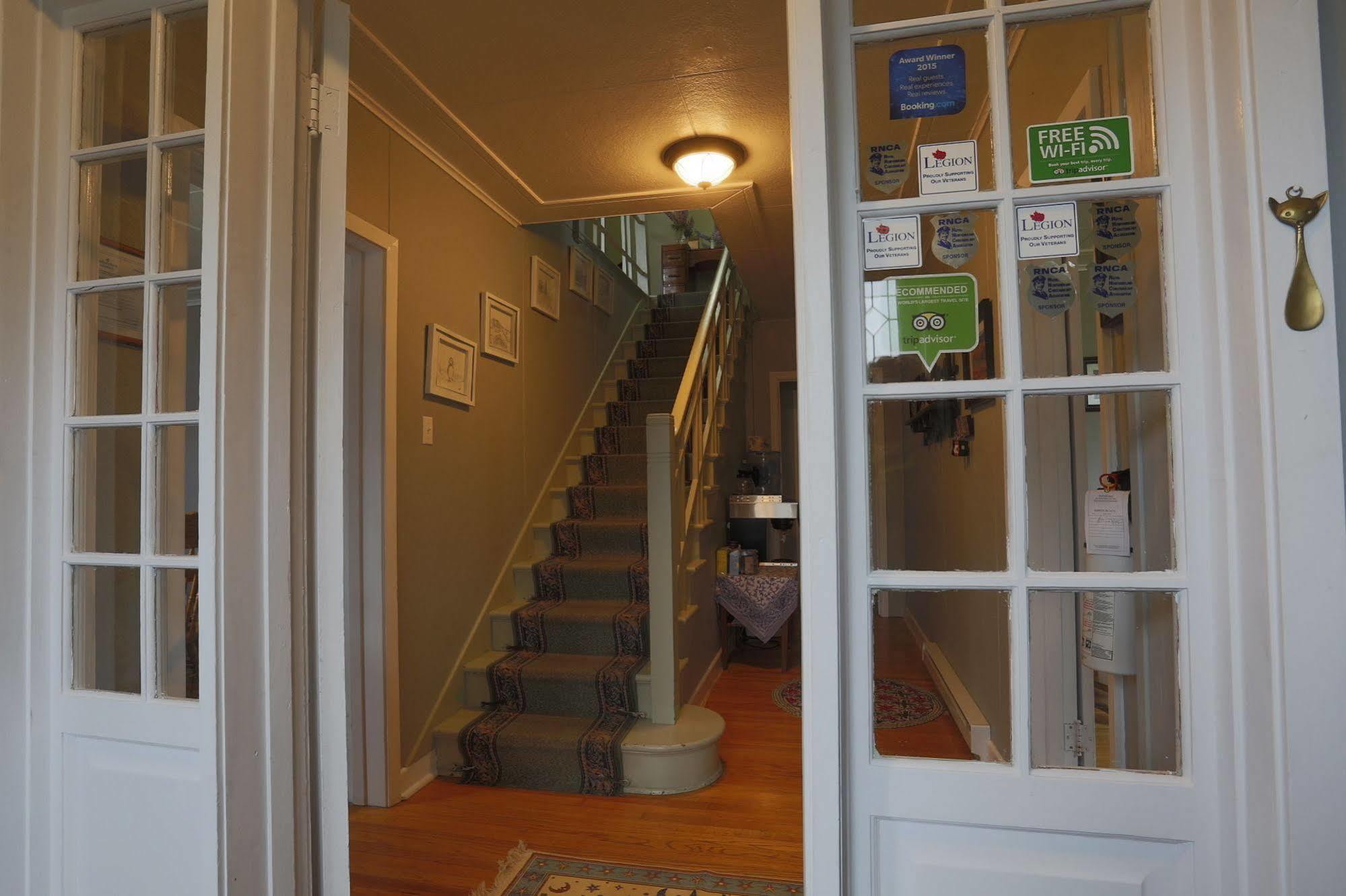 Meems Elliston B&B Exterior photo