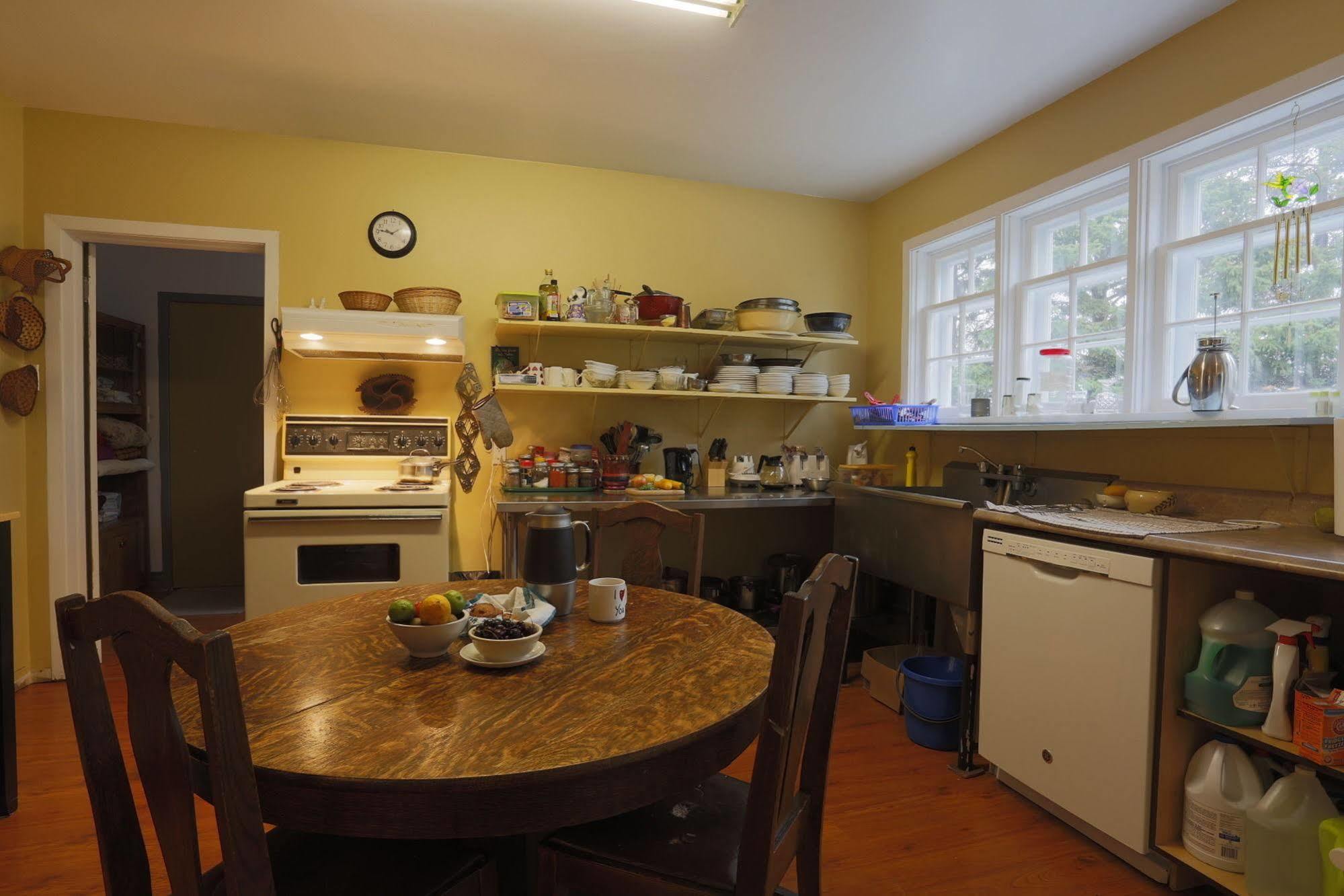 Meems Elliston B&B Exterior photo